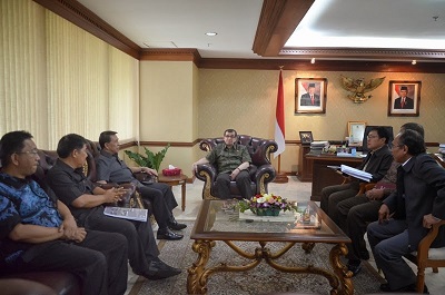 Gubernur 'Jemput Bola' Perjuangkan Dana Rehabilitasi Pasca Bencana